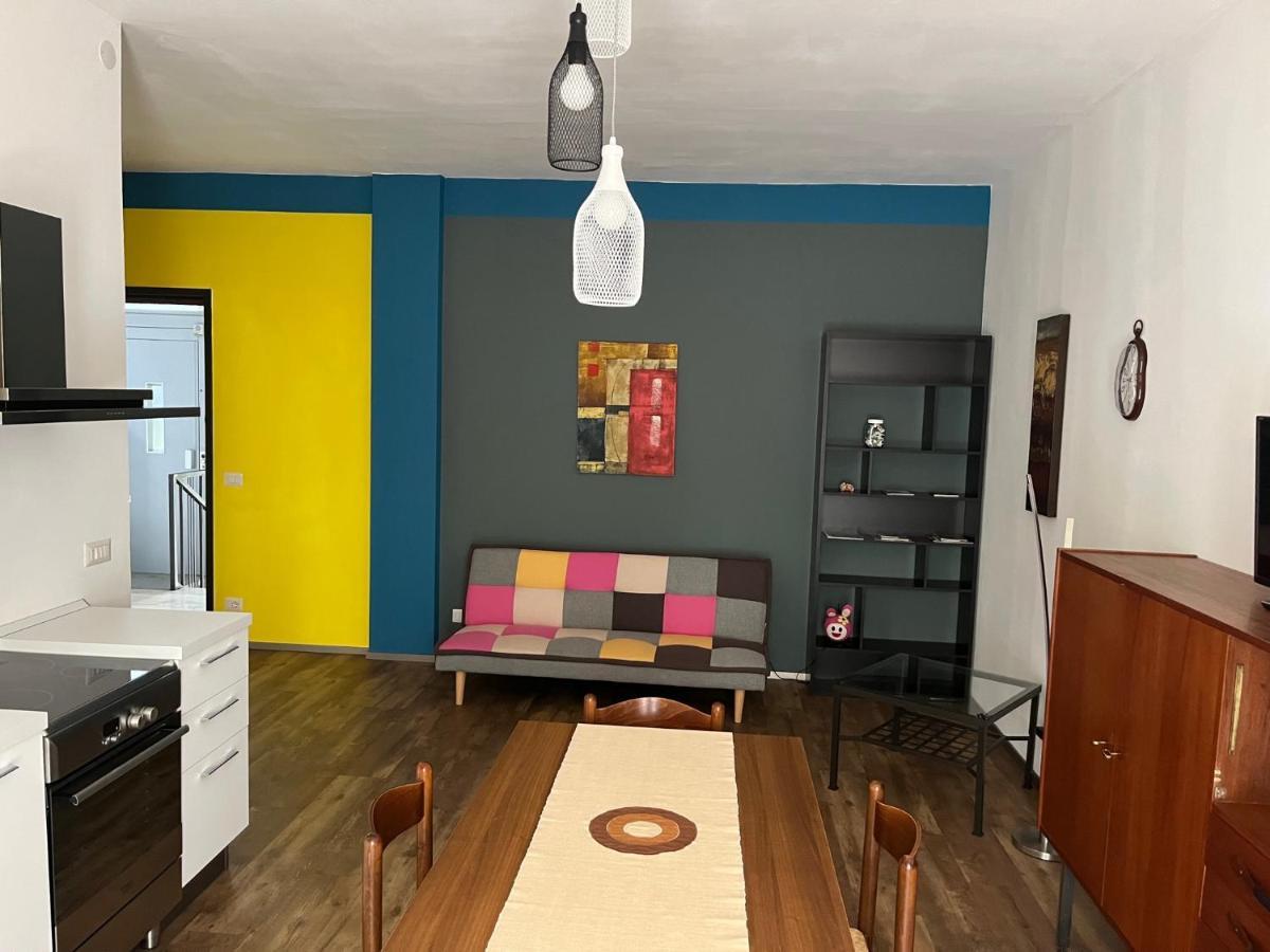 Appartamento Mela Ad Alba, Cuore Delle Langhe Bagian luar foto