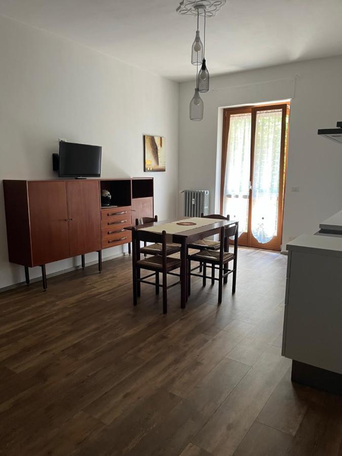 Appartamento Mela Ad Alba, Cuore Delle Langhe Bagian luar foto